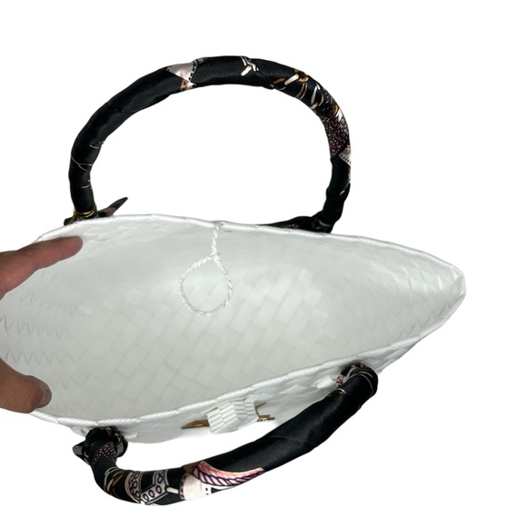 Bayong Handcrafted Synthetic Dual Handle With Bow Pin Tote Handbag - Picture 7 of 11